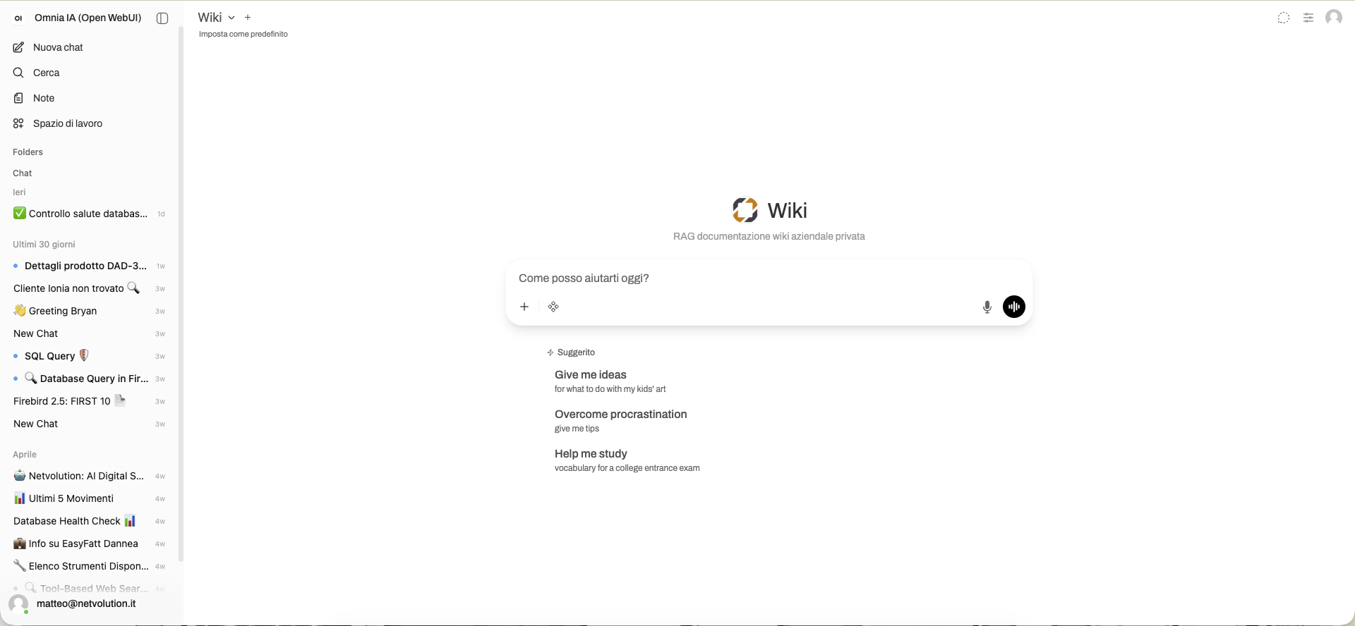 Interfaccia di Omnia con assistente AI collegato a una wiki aziendale